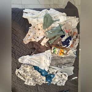 Newborn bundle box with swaddles and socks